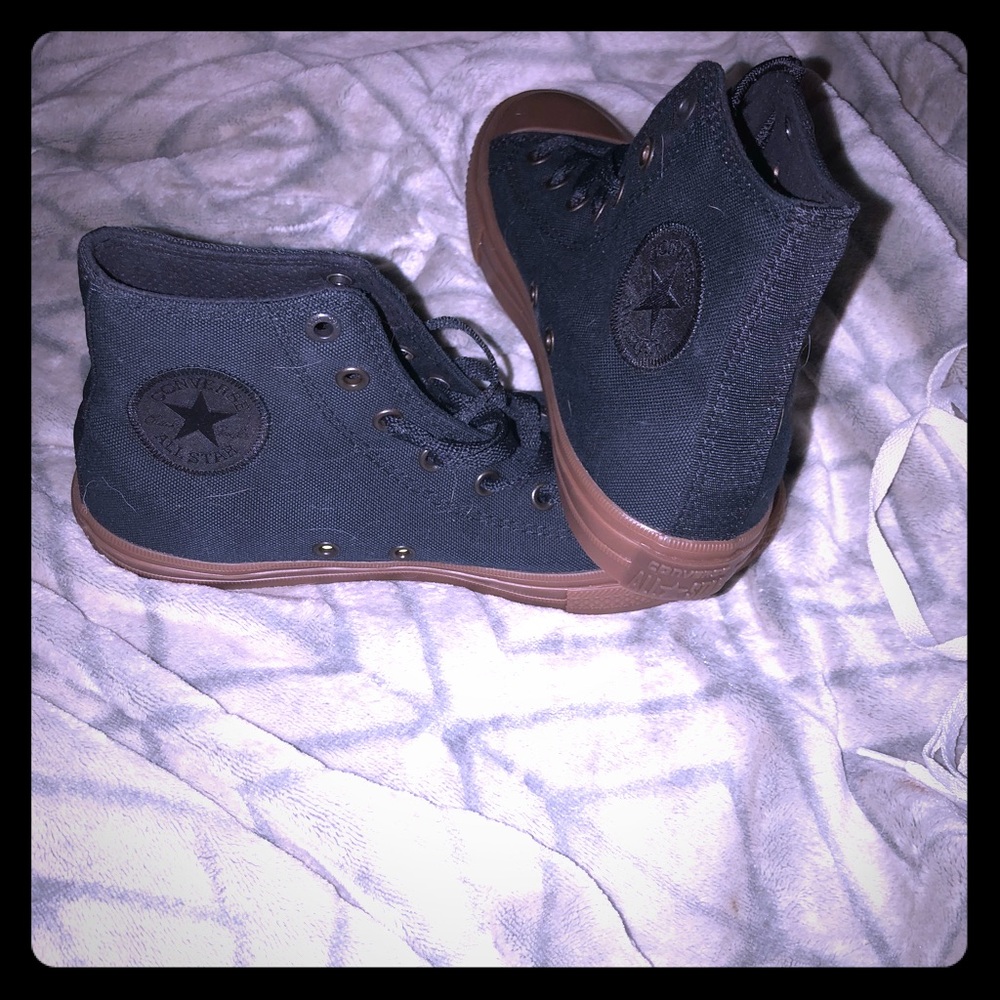 Boys Converse NWOT ❤️